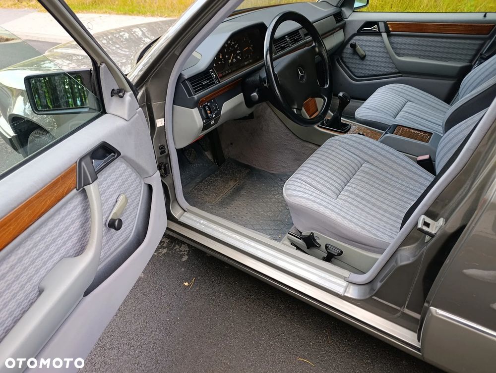 Mercedes-Benz W124 (1984-1993) - 18