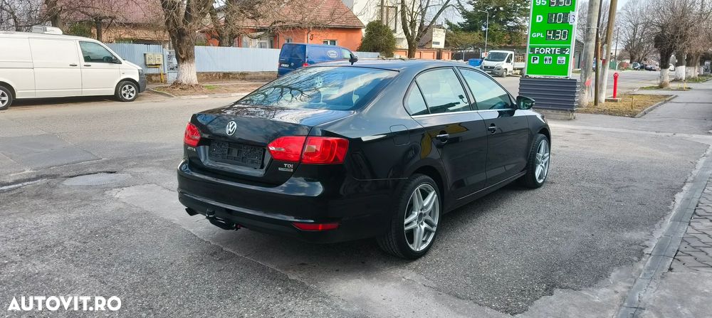 Volkswagen Jetta 1.6 TDI Blue Motion Technology Life - 9