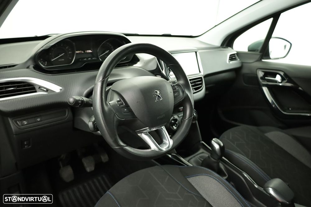 Peugeot 2008 1.2 PureTech Signature - 6