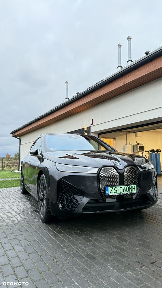 BMW iX xDrive40 76.6kWh Signature - 1