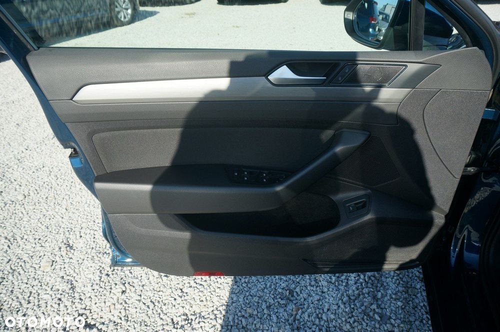 Volkswagen Passat Variant 2.0 TDI EVO Essence - 19