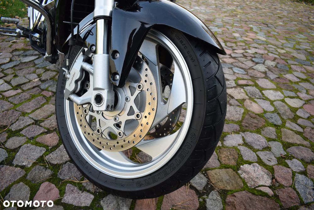 Suzuki Intruder - 9