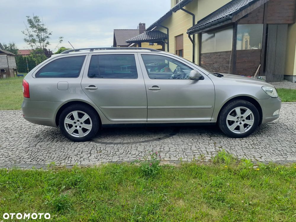 Skoda Octavia 2.0 TDI DSG Elegance - 4