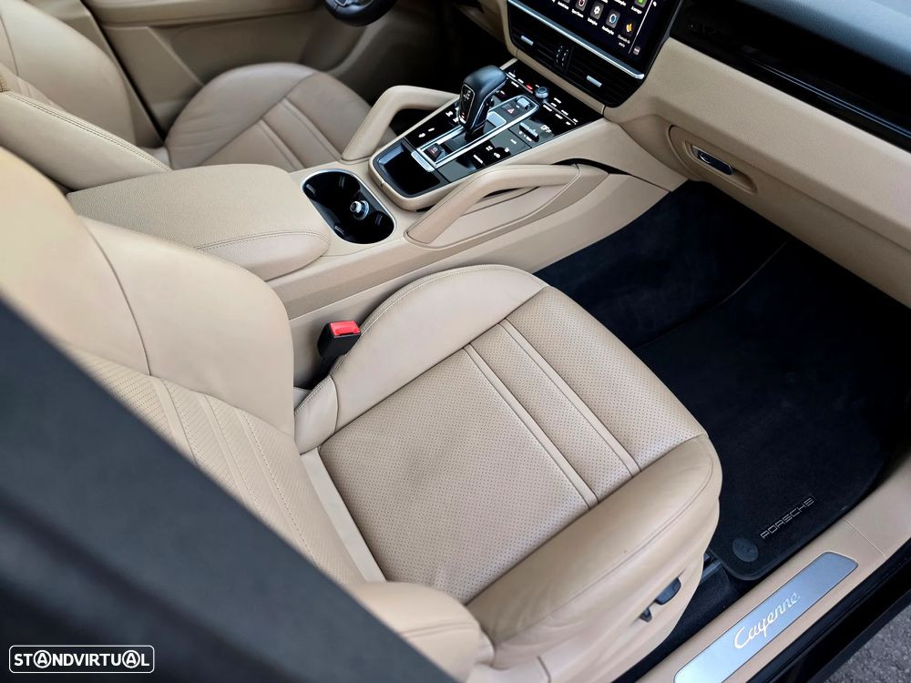 Porsche Cayenne Coupé E-Hybrid - 22