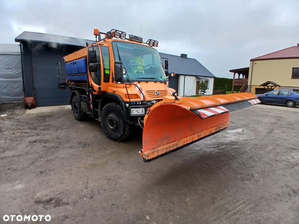 Mercedes-Benz Unimog U 400 - 16