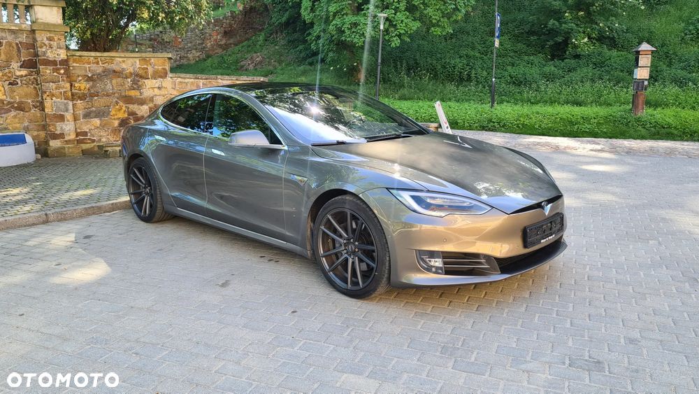Tesla Model S - 5