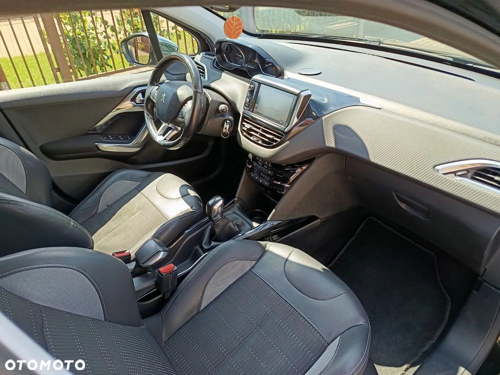 Peugeot 2008 1.6 e-HDi Allure S&S - 12
