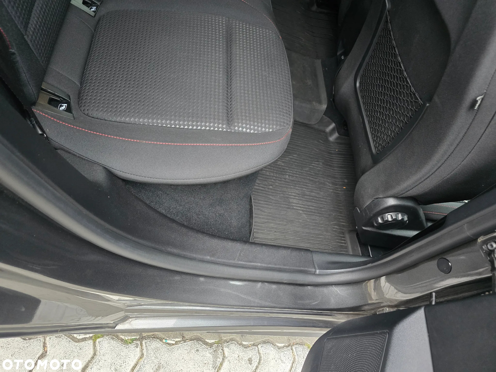 Ford Focus 1.0 EcoBoost ST-Line - 12