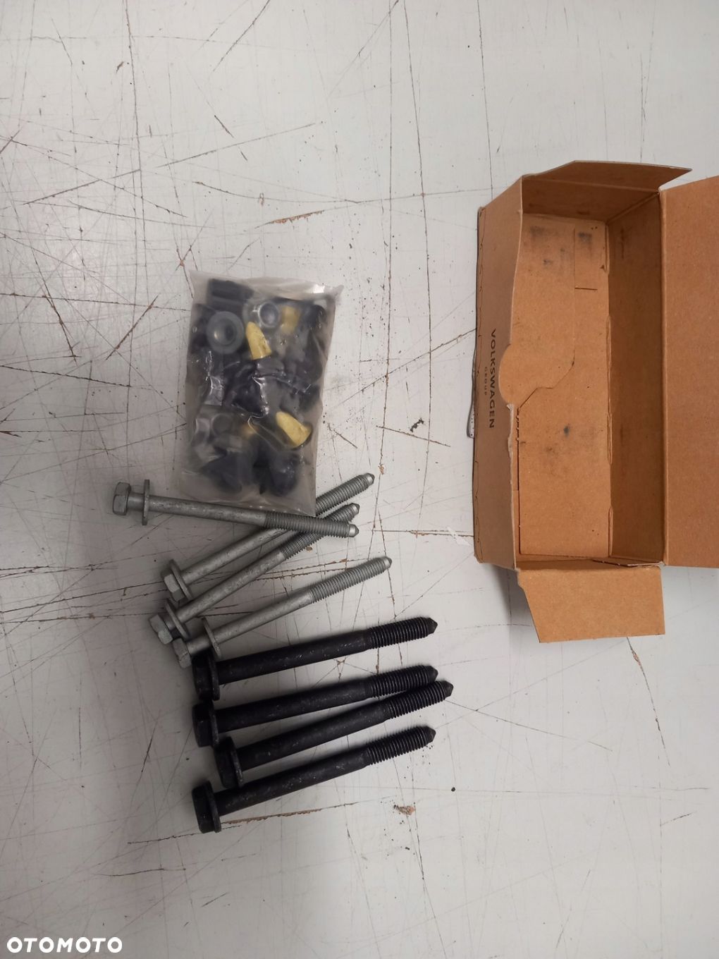 ZESTAW ŚRUB MOCOWAŃ ZDERZAKA TYŁ AUDI Q5 8R0098627 - 1