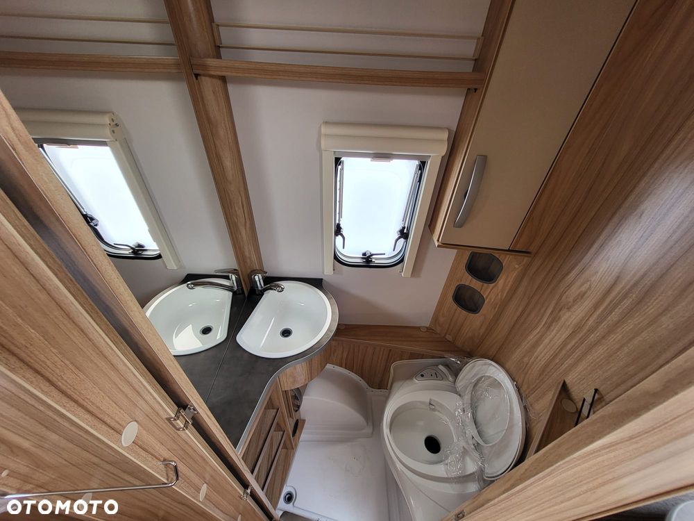 Hymer-Eriba Nova Light 442 - 6