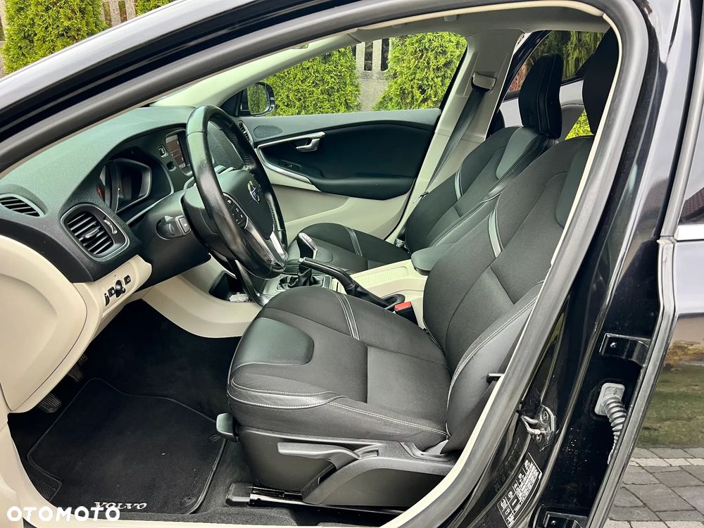 Volvo V40 D2 Momentum - 19