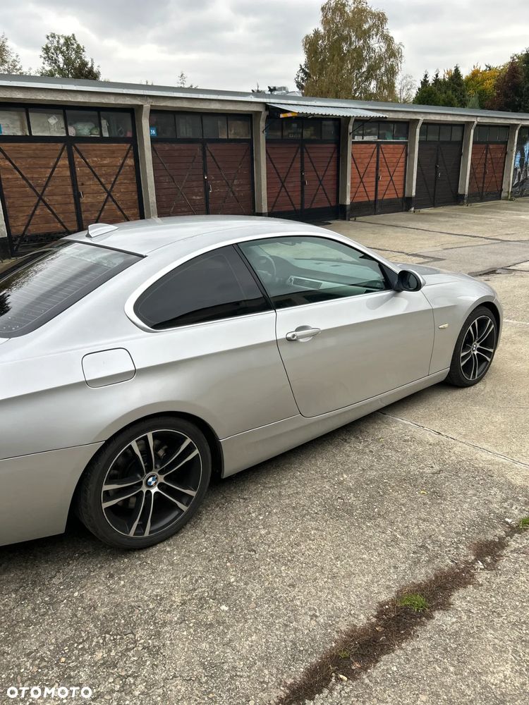 BMW Seria 3 330i Coupe - 27