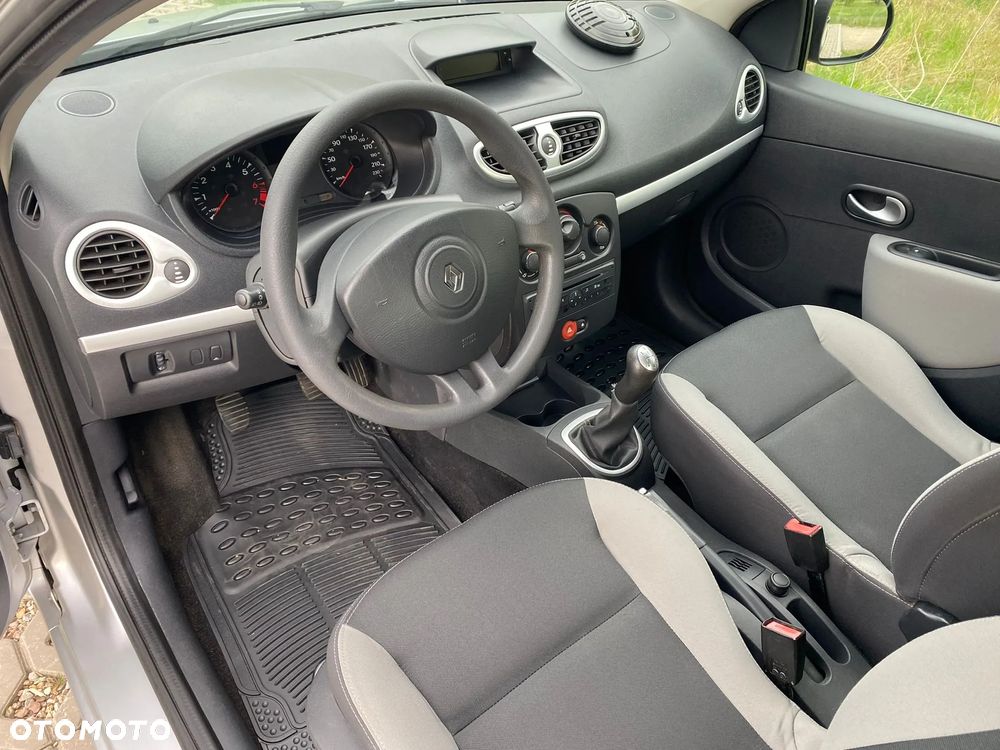 Renault Clio - 21