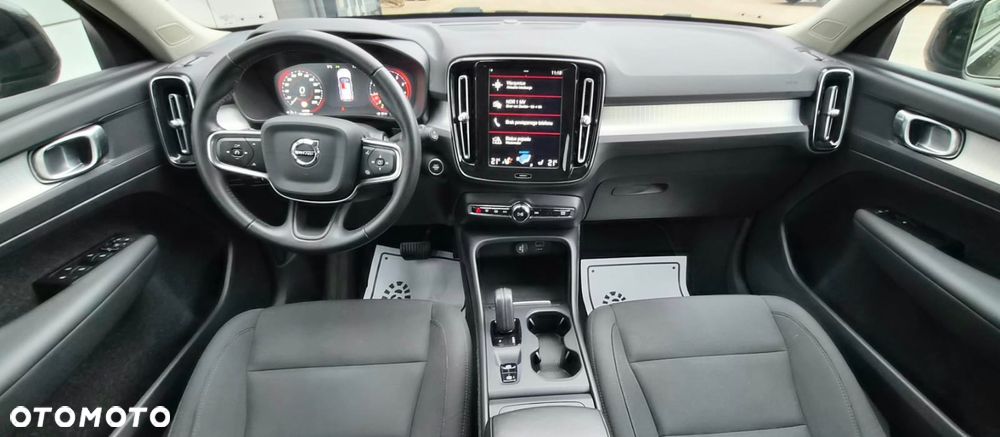Volvo XC 40 T3 Geartronic Momentum Pro - 27