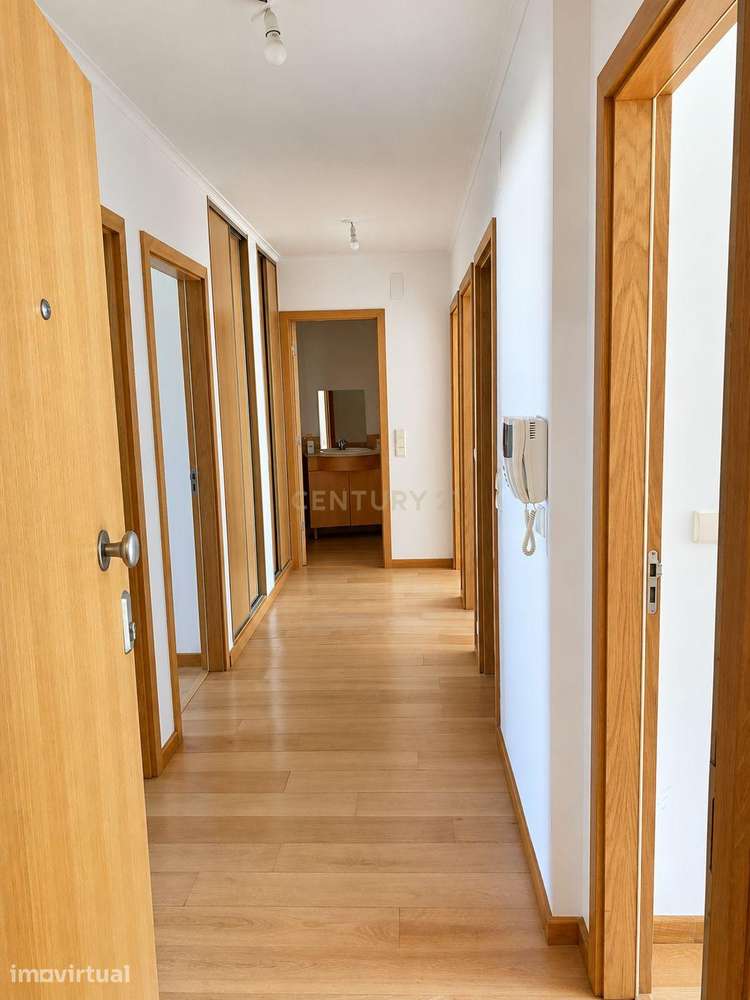 Apartamento T3 no Beato, com garagem e arrecadação - Grande imagem: 4/13