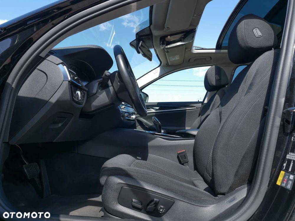 BMW Seria 5 530e sport - 13