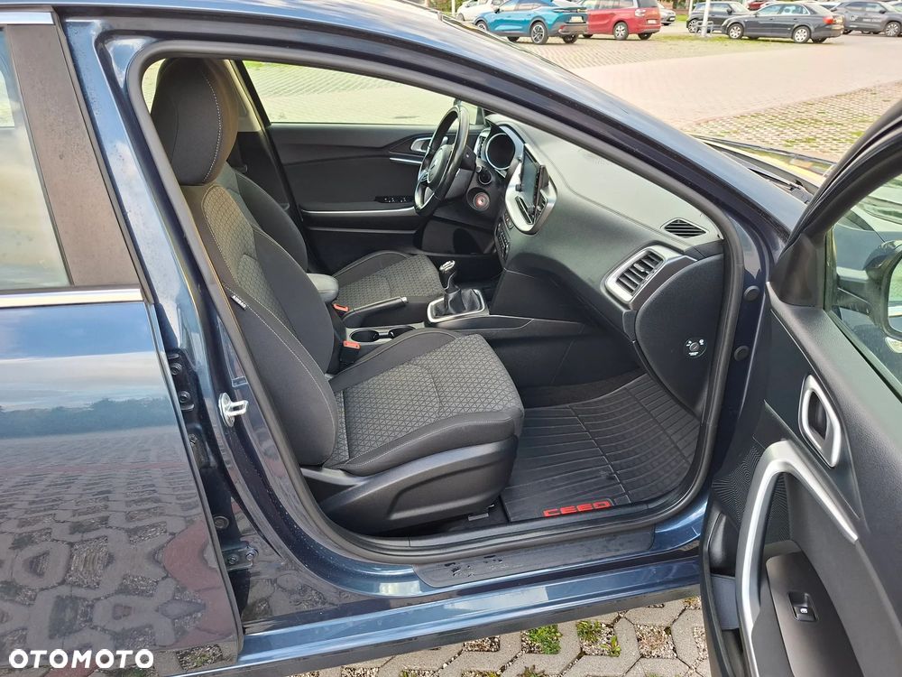 Kia Ceed 1.6 CRDi SCR M - 27