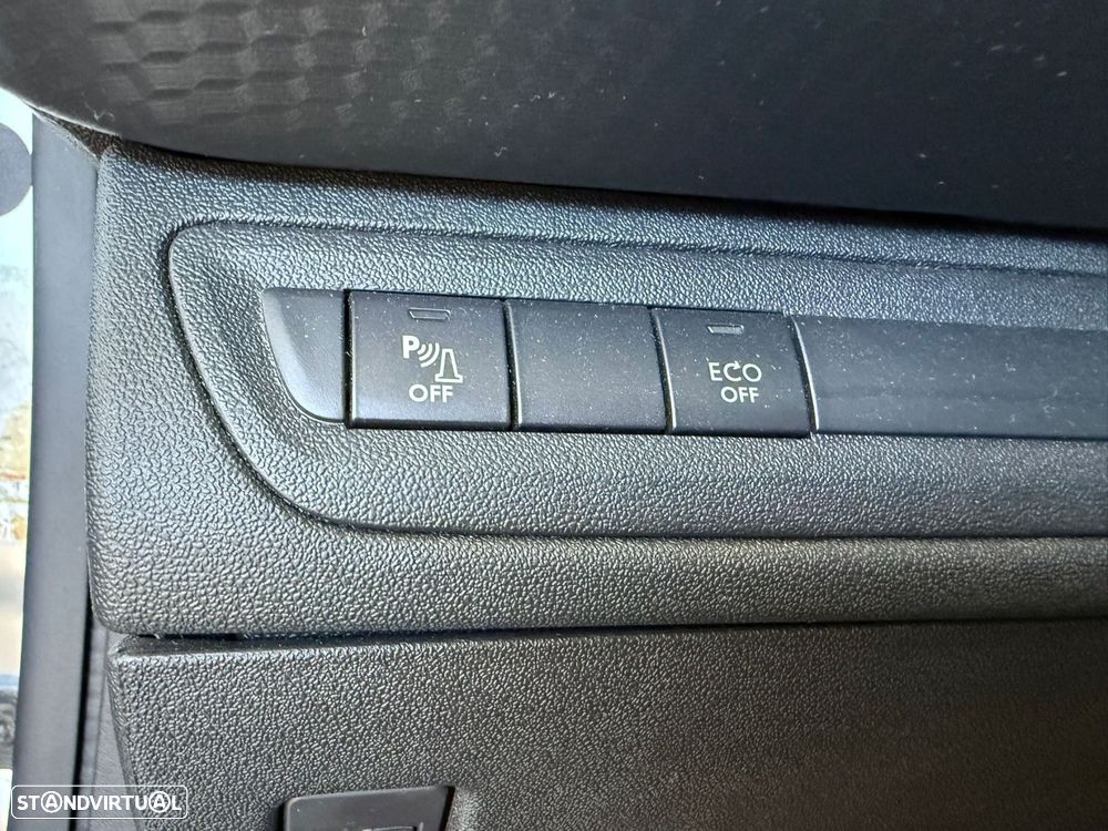 Peugeot 208 1.2 PureTech Style - 28