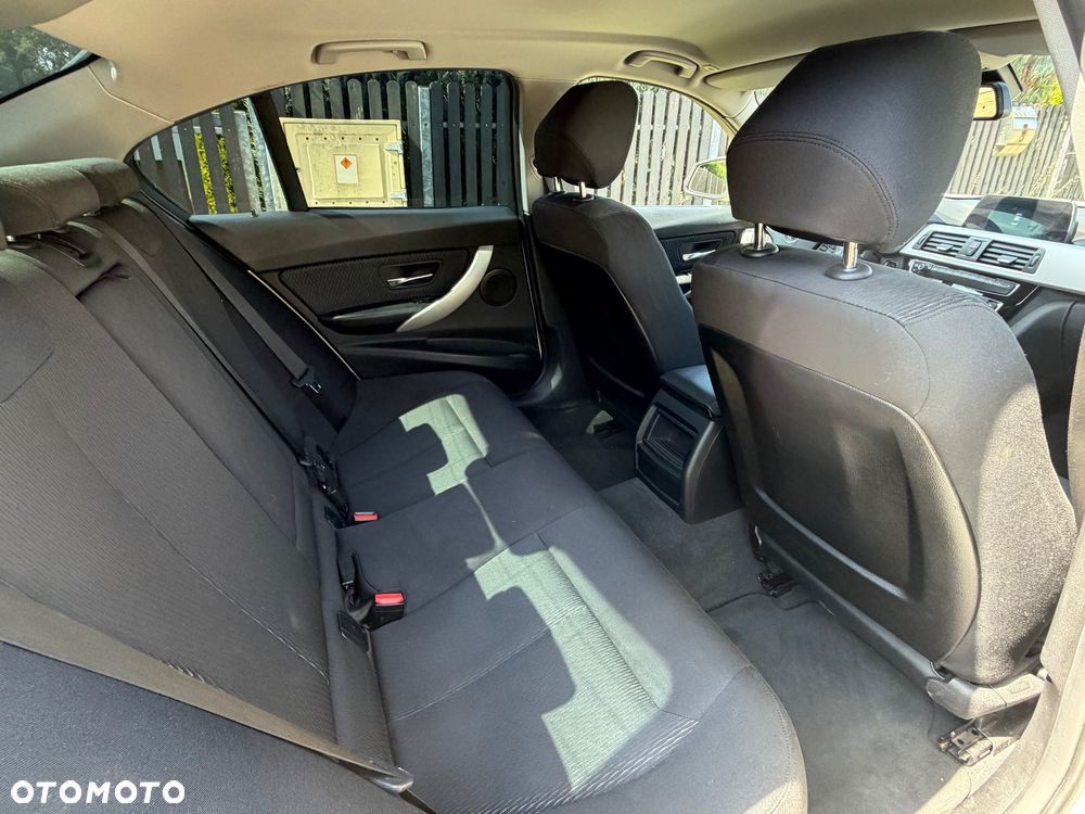 BMW Seria 3 320i xDrive Sport Line Shadow - 8