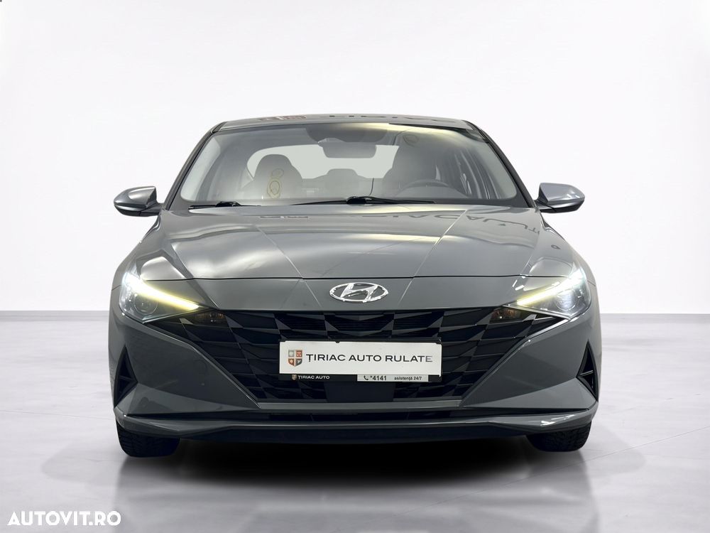 Hyundai Elantra - 9