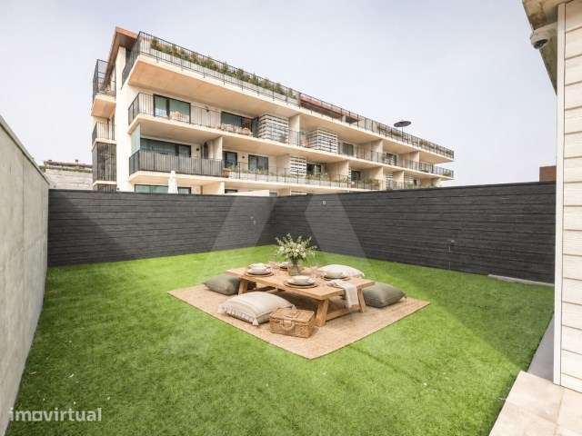 Apartamento T3 com jardim e terraço de uso exclusivo na Praia da Barra - Grande imagem: 4/48