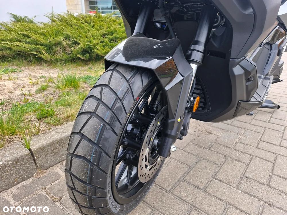 Honda ADV350 - 8