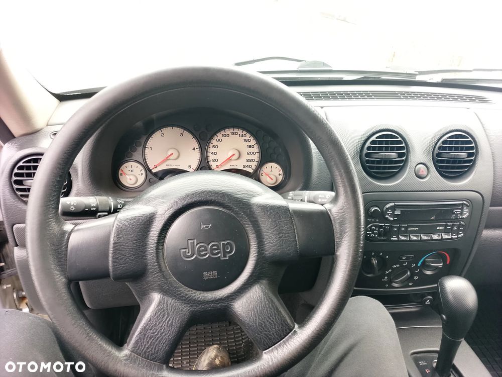 Jeep Cherokee - 30
