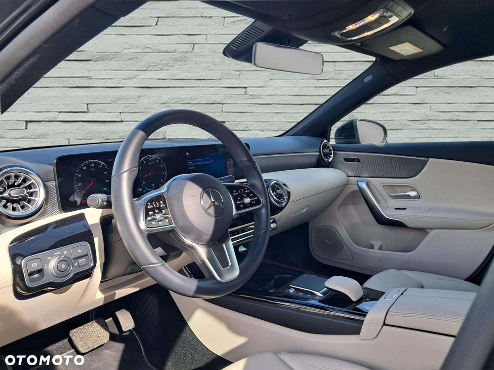Mercedes-Benz Klasa A 180 Progressive 7G-DCT - 11