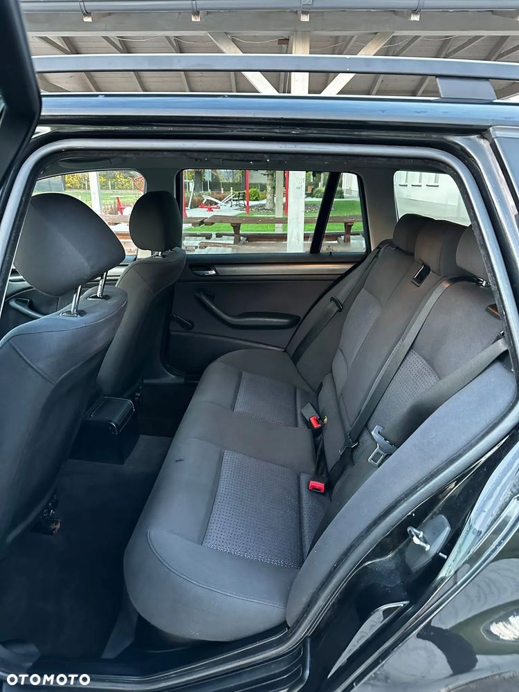 BMW Seria 3 318i Touring - 5