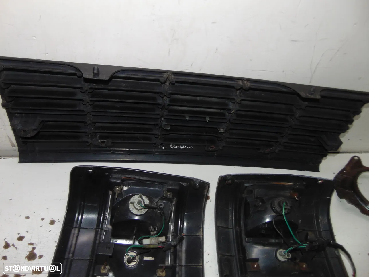 Nissan Urvan grelha frontal - 13