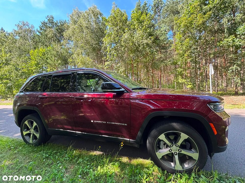 Jeep Grand Cherokee - 30