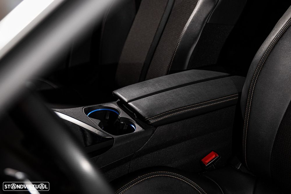 Peugeot 3008 1.6 Hybrid GT e-EAT8 - 24