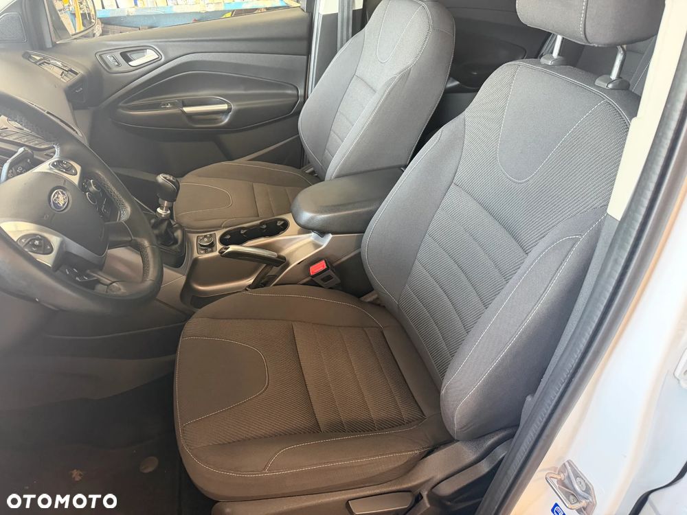 Ford Kuga - 10