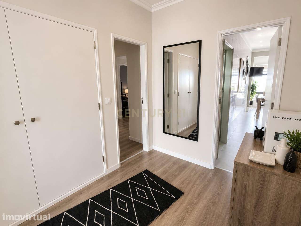 T3 Mobilado com 101,6 m² | Suite | Varandas | Internet e TV incluídos - Grande imagem: 4/14