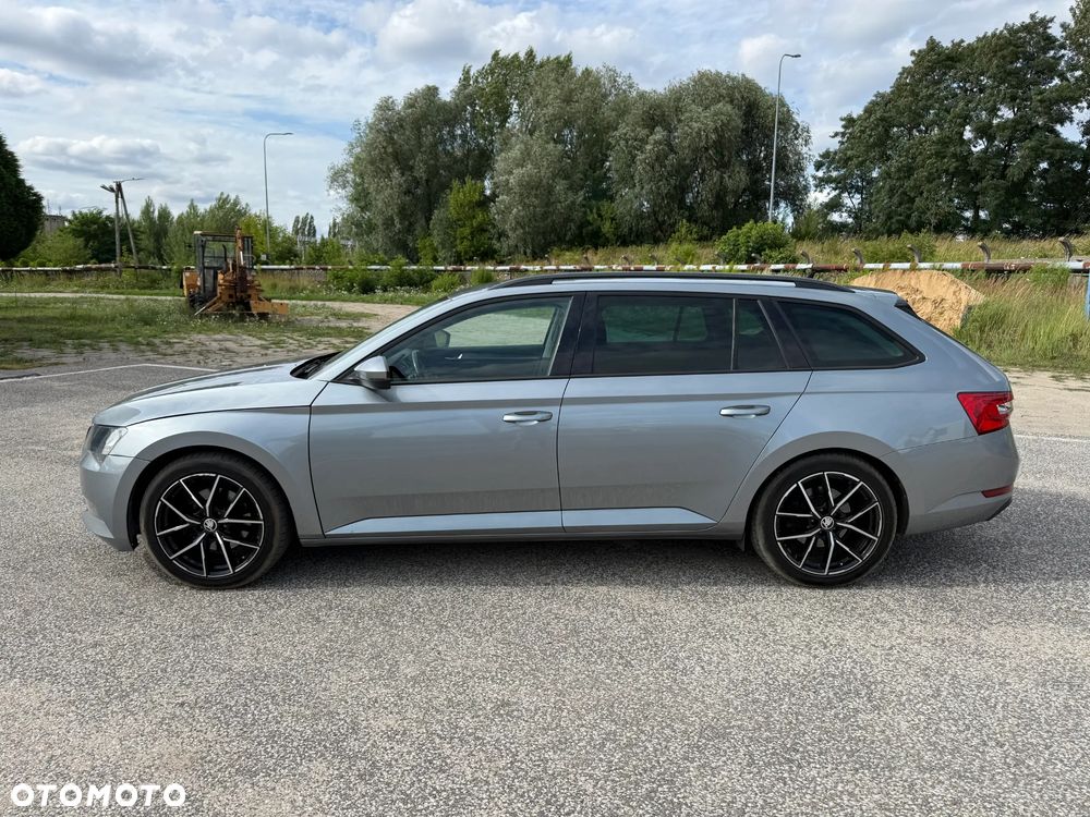Skoda Superb 2.0 TDI Premium Edition - 12