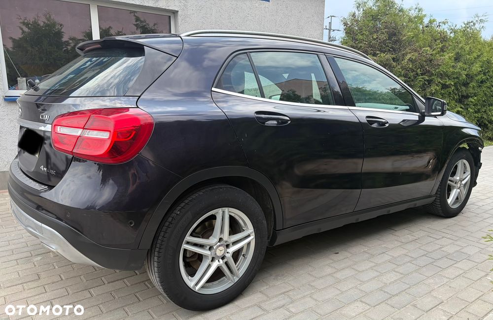 Mercedes-Benz GLA 220 d 4Matic 7G-DCT Style - 8