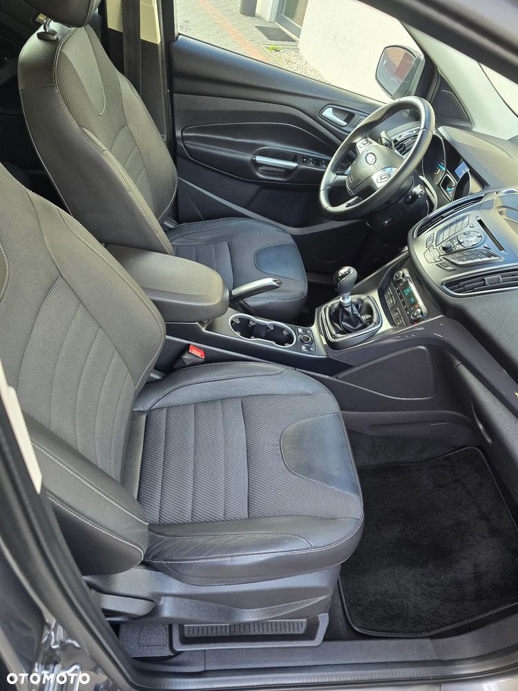 Ford Kuga 2.0 TDCi 2x4 Titanium - 34