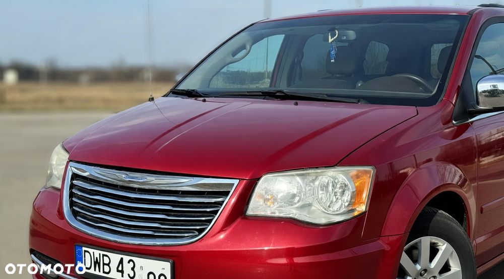 Chrysler Town & Country - 9