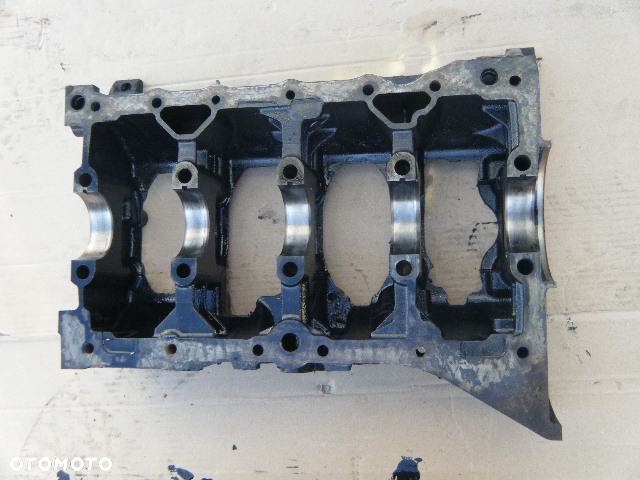 TRAFIC VIVARO II 2.5 BLOK SILNIKA G9U  A720 8200110717 - 4