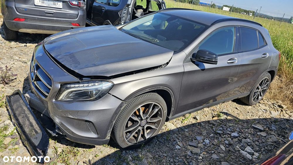 Mercedes-Benz GLA - 4