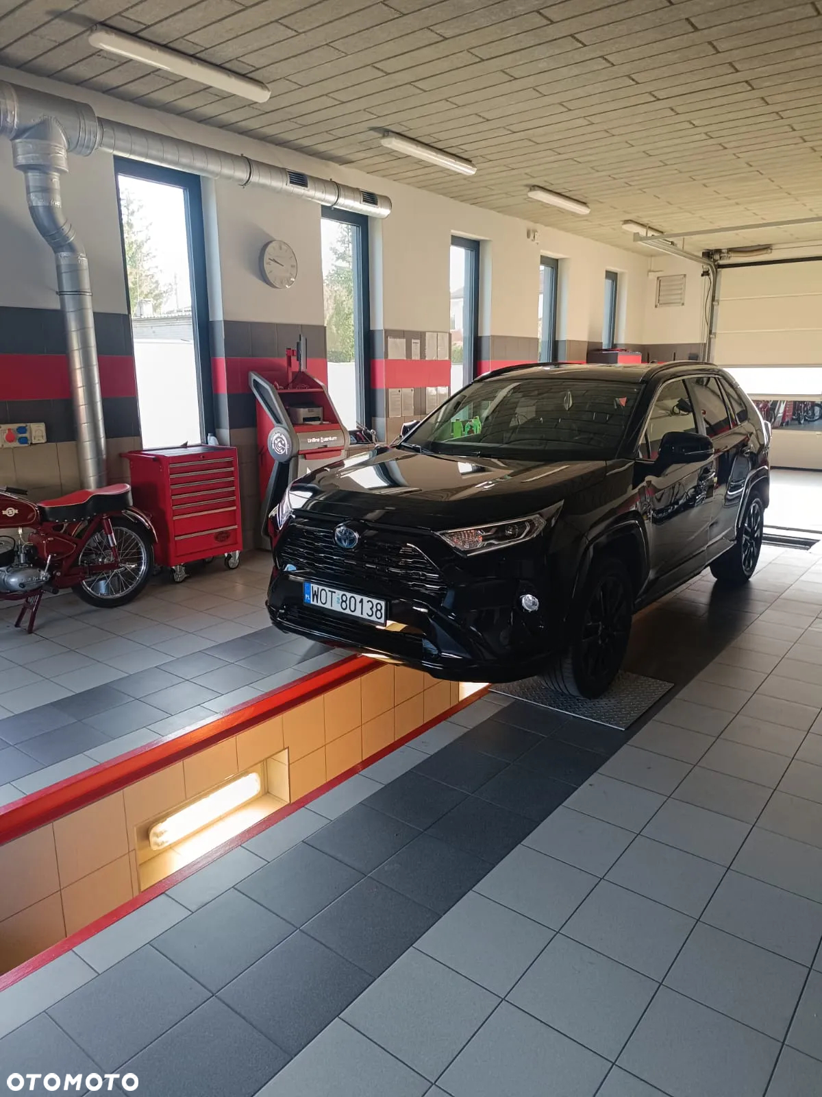 Toyota RAV4 2.5 Hybrid Black Edition by JBL 4x4 - 29