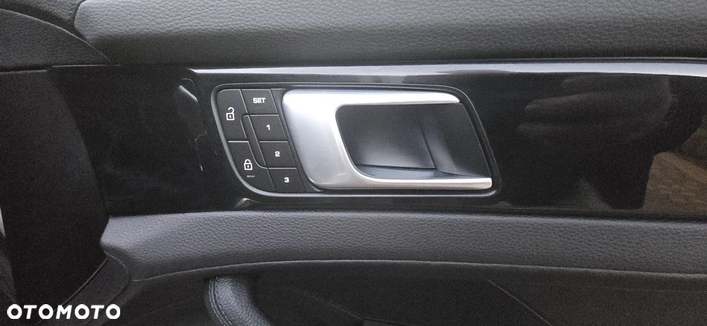 Porsche Panamera 4 Platinum Edition - 30