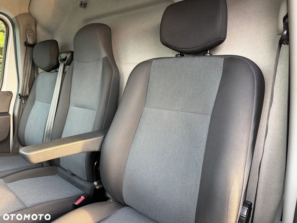 Renault MASTER L3H2 MAXI WZMOCNIONY Zawieszenie poduszki pneumatyczne! MOCNY SILNIK 2.3DCI Rozrząd na ŁAŃCUCHU, Pełna zabudowa paki, Zawiasy drzwi tył 270' DMC3.5t Duża ładowność 1228Kg, HAK 2.5t, Homologacja VAT-1, Parktroniki, Minibar, Stolik EasyLife, Lustro WideView, Oświetlenie LED, Nawigacja, Tempomat, Halogeny, Pakiet Chrom Design, Szare wnętrze, Pełen SERWIS ASO RENAULT!! - 36