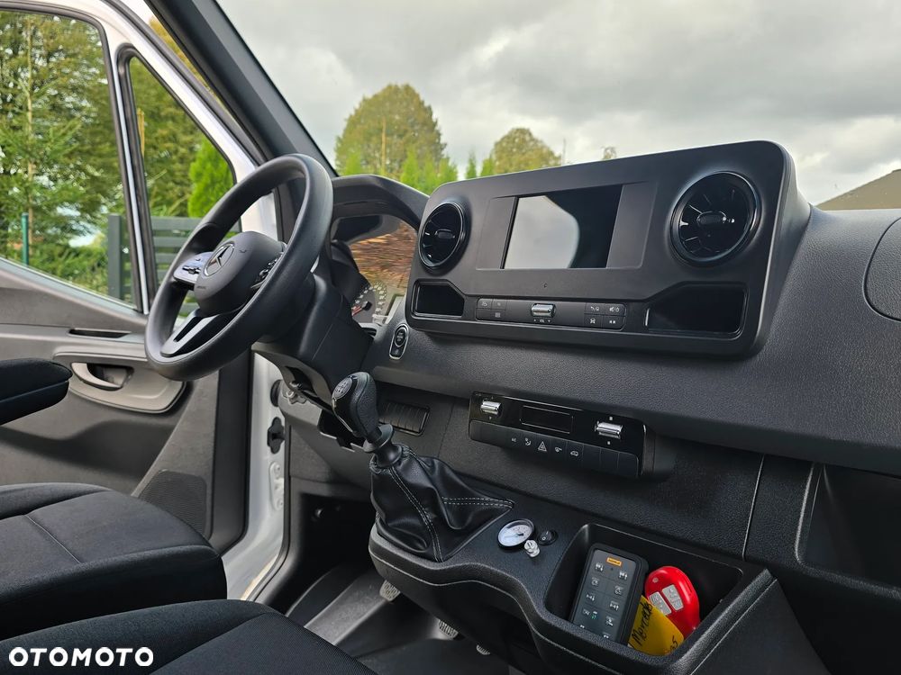 Mercedes-Benz Sprinter - 24