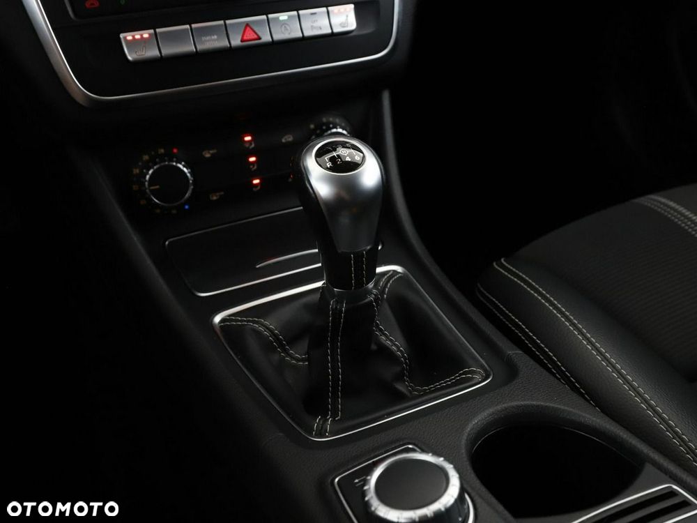 Mercedes-Benz CLA 180 Urban - 29