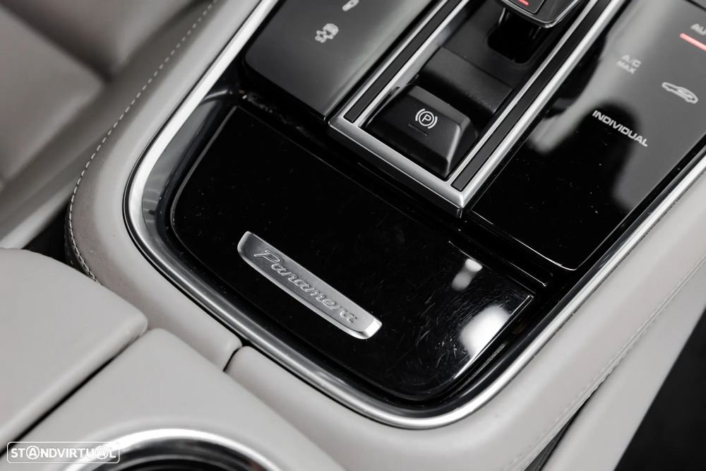 Porsche Panamera Sport Turismo 4 E-Hybrid - 27