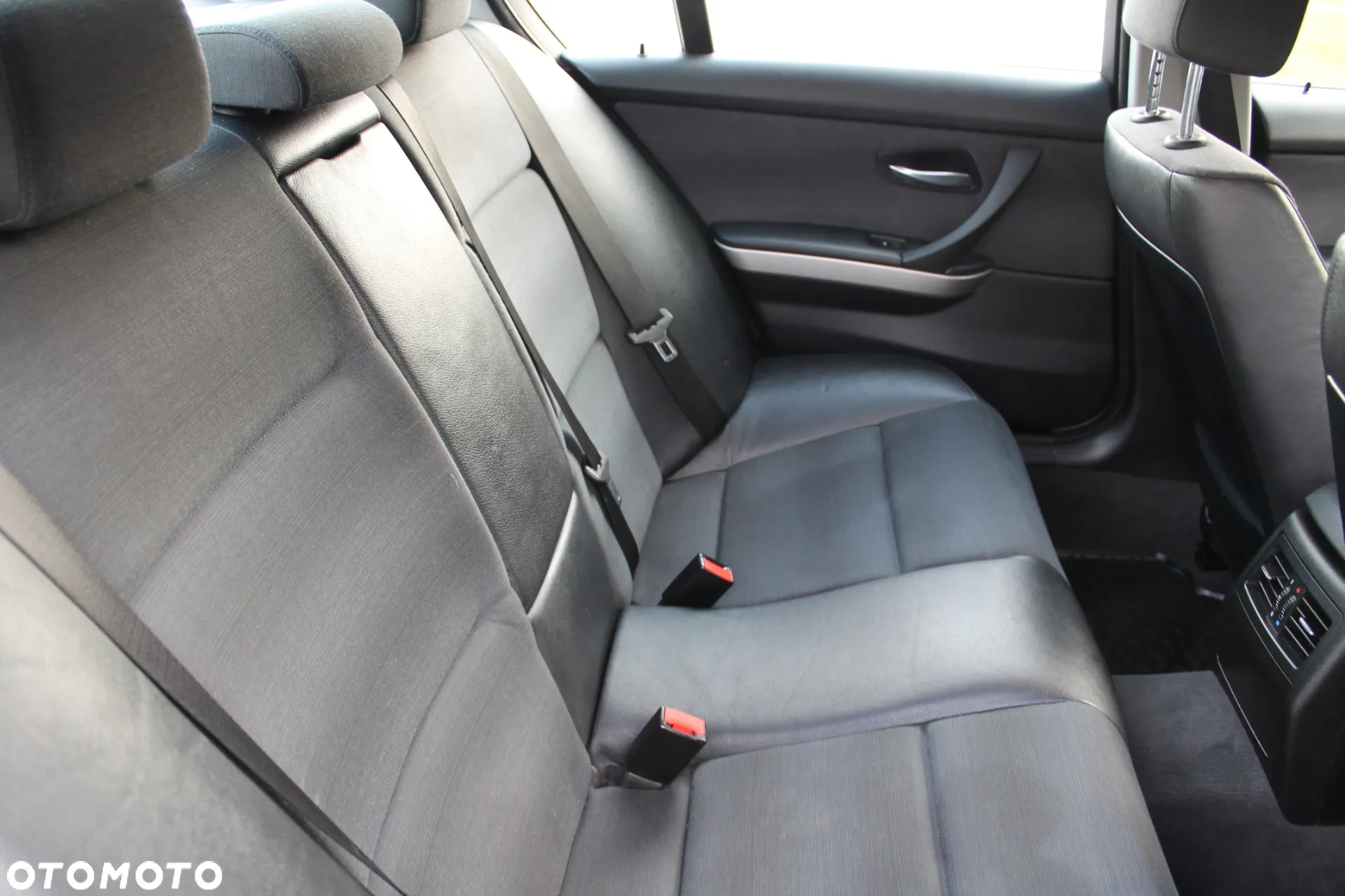 BMW Seria 3 320i - 33