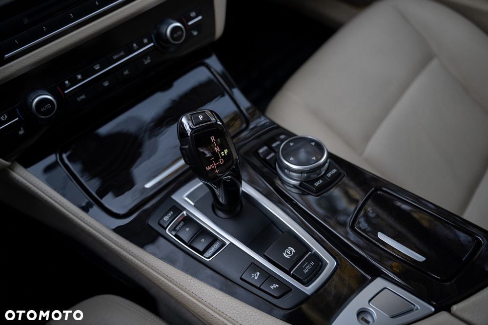 BMW Seria 5 528i xDrive Luxury Line - 24