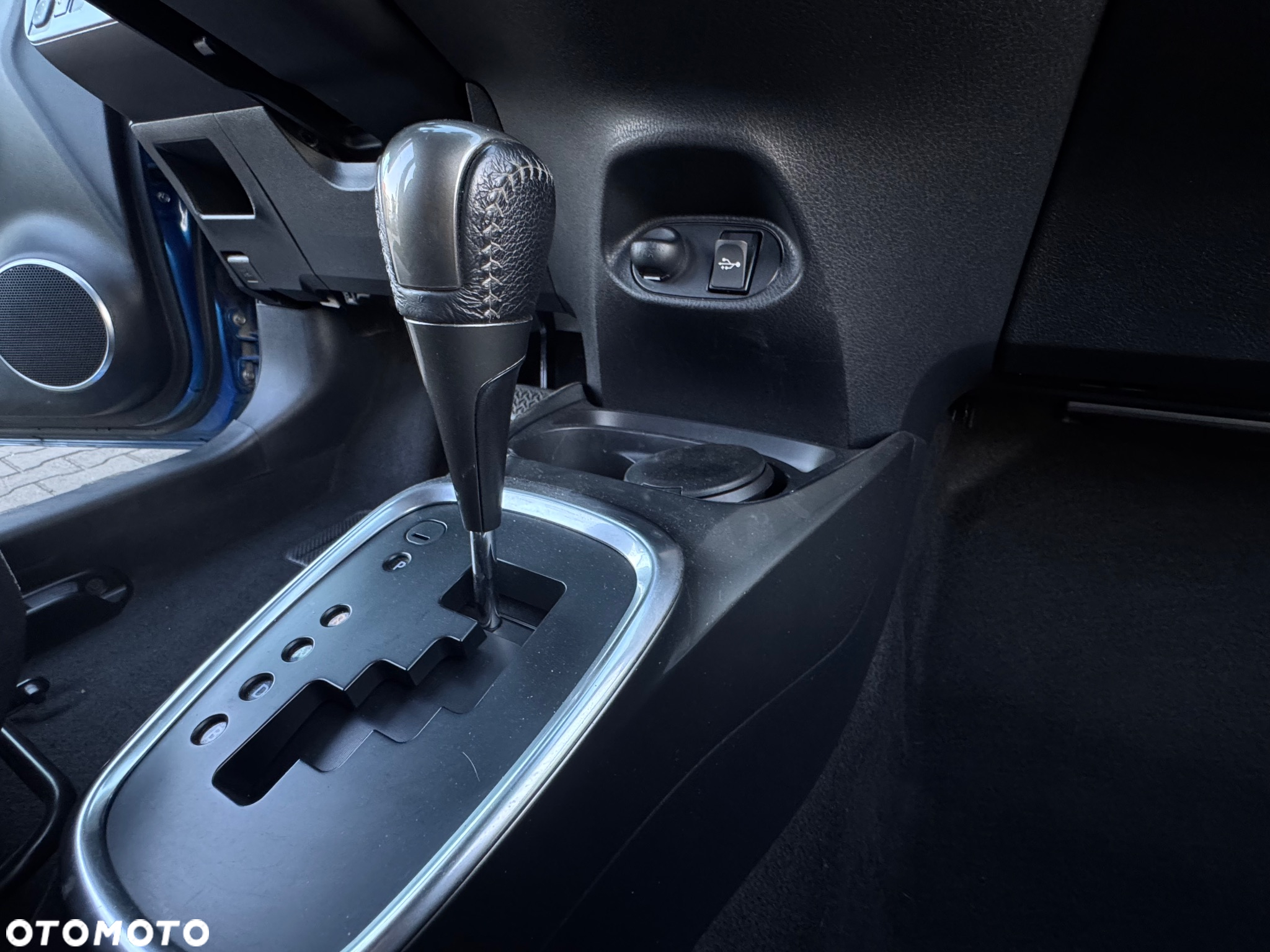 Toyota Yaris Hybrid 100 Premium - 38