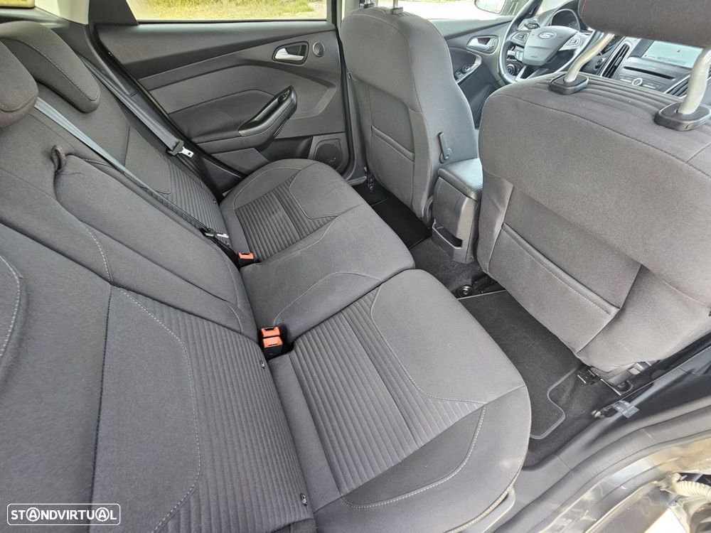 Ford Focus 1.5 TDCi EcoBlue Titanium - 24